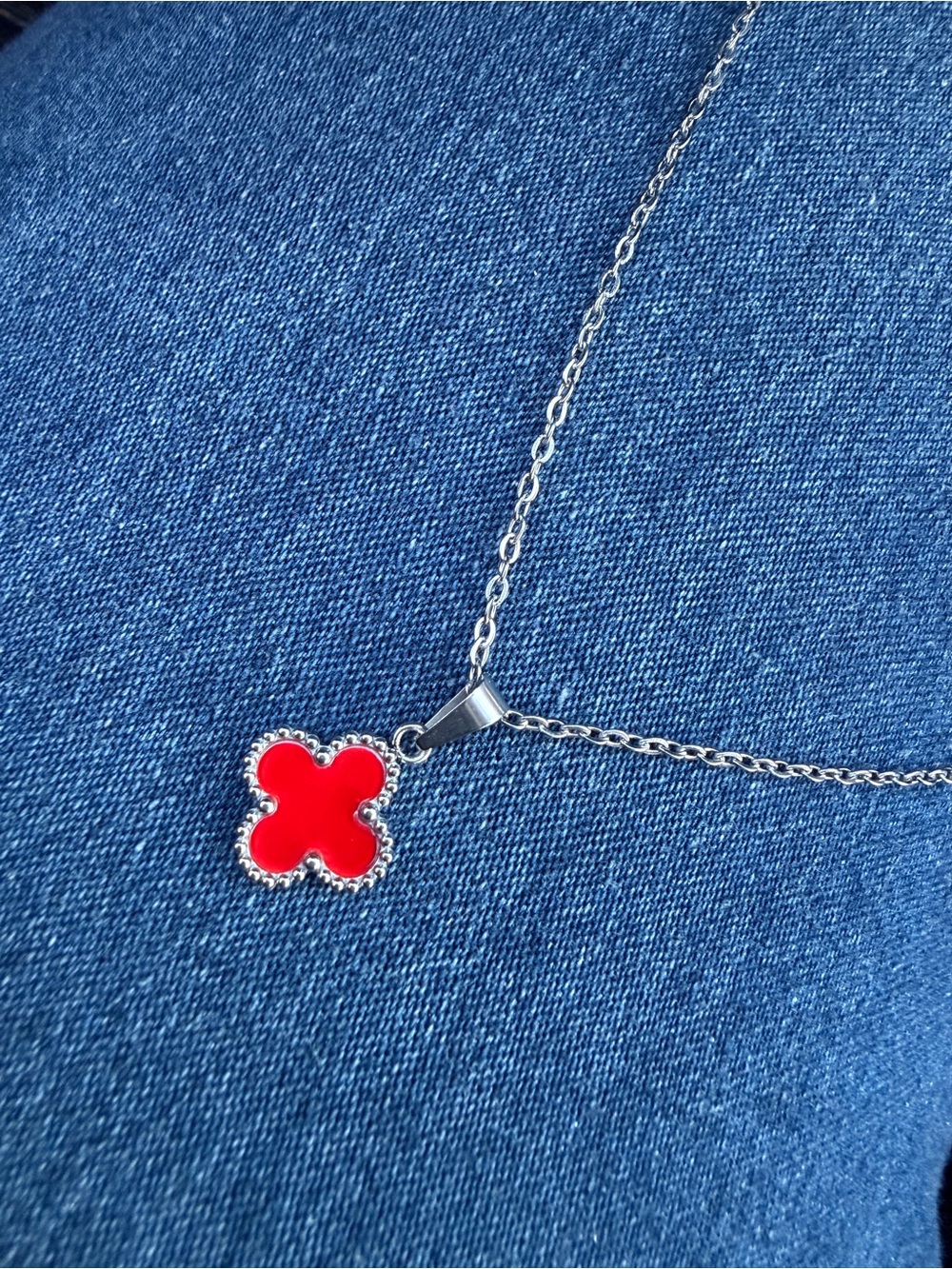 Stainless steel Red Clover-Petal Pendant Necklace